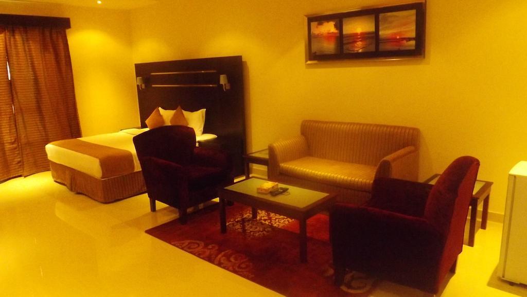 Baron Palace - Almasif Hotel Apartments Riyadh Room photo