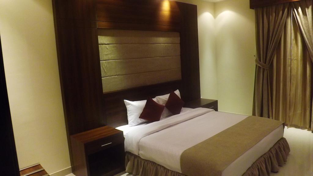 Baron Palace - Almasif Hotel Apartments Riyadh Room photo
