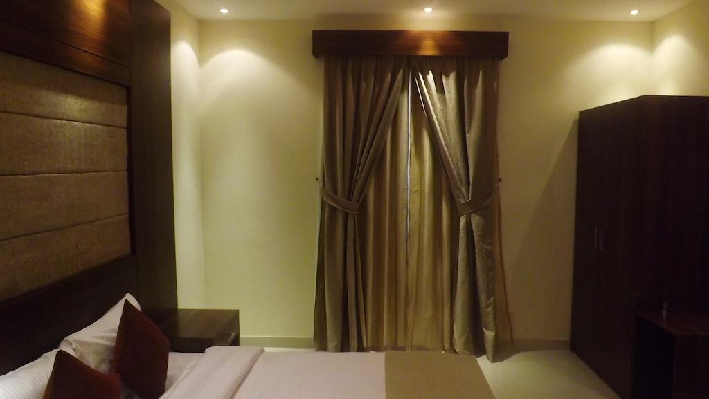 Baron Palace - Almasif Hotel Apartments Riyadh Room photo