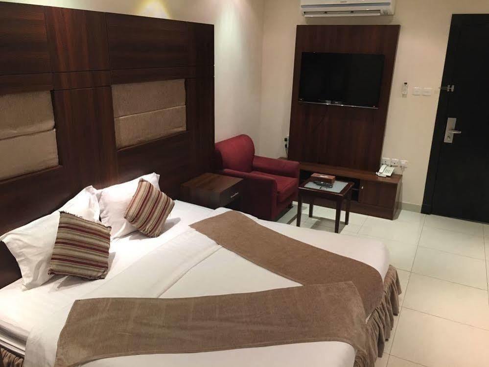 Baron Palace - Almasif Hotel Apartments Riyadh Exterior photo